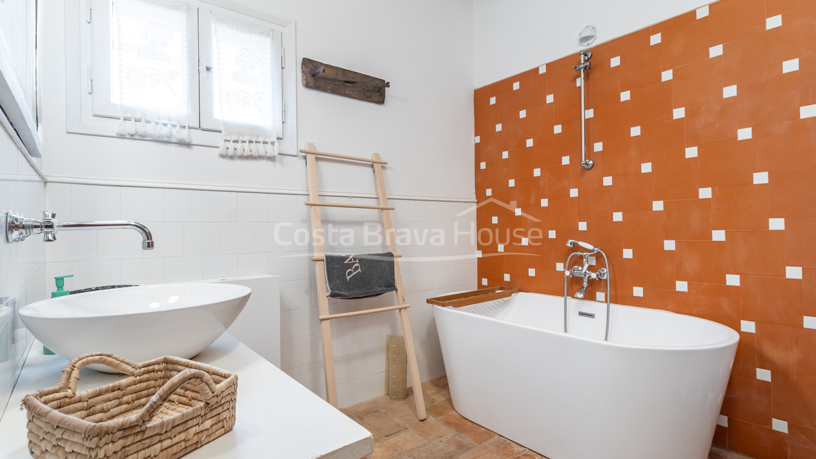 Old renovated rectory in the historic center of Rupià, Baix Empordà