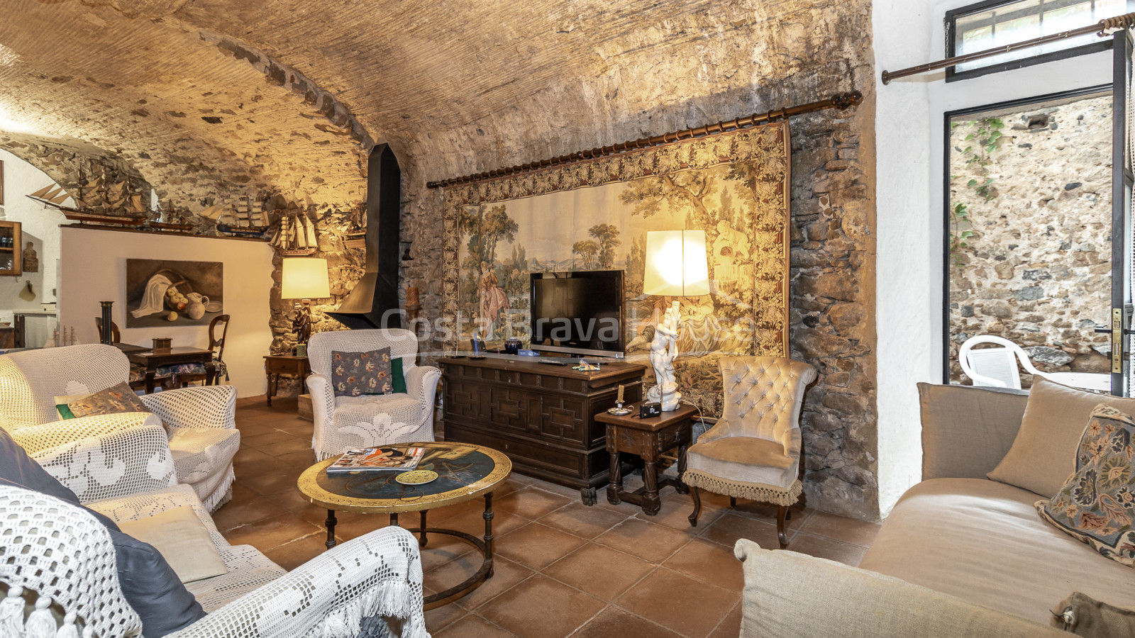 Old renovated rectory in the historic center of Rupià, Baix Empordà