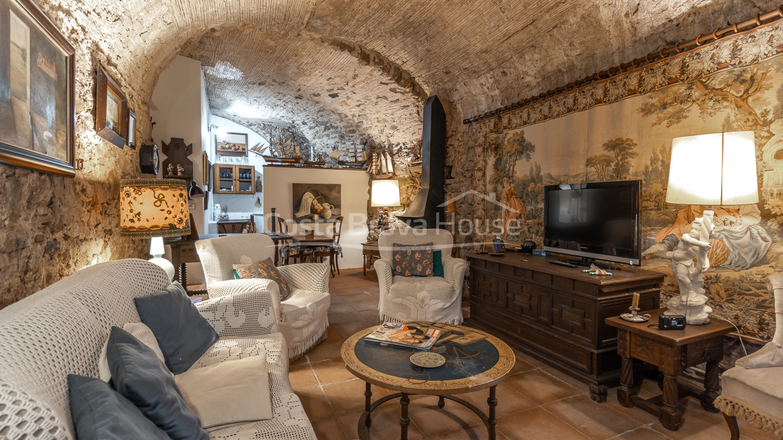 Old renovated rectory in the historic center of Rupià, Baix Empordà