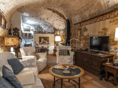 Renovated rectory in the center of Rupià with historical charm and modern comfort in Baix Empordà