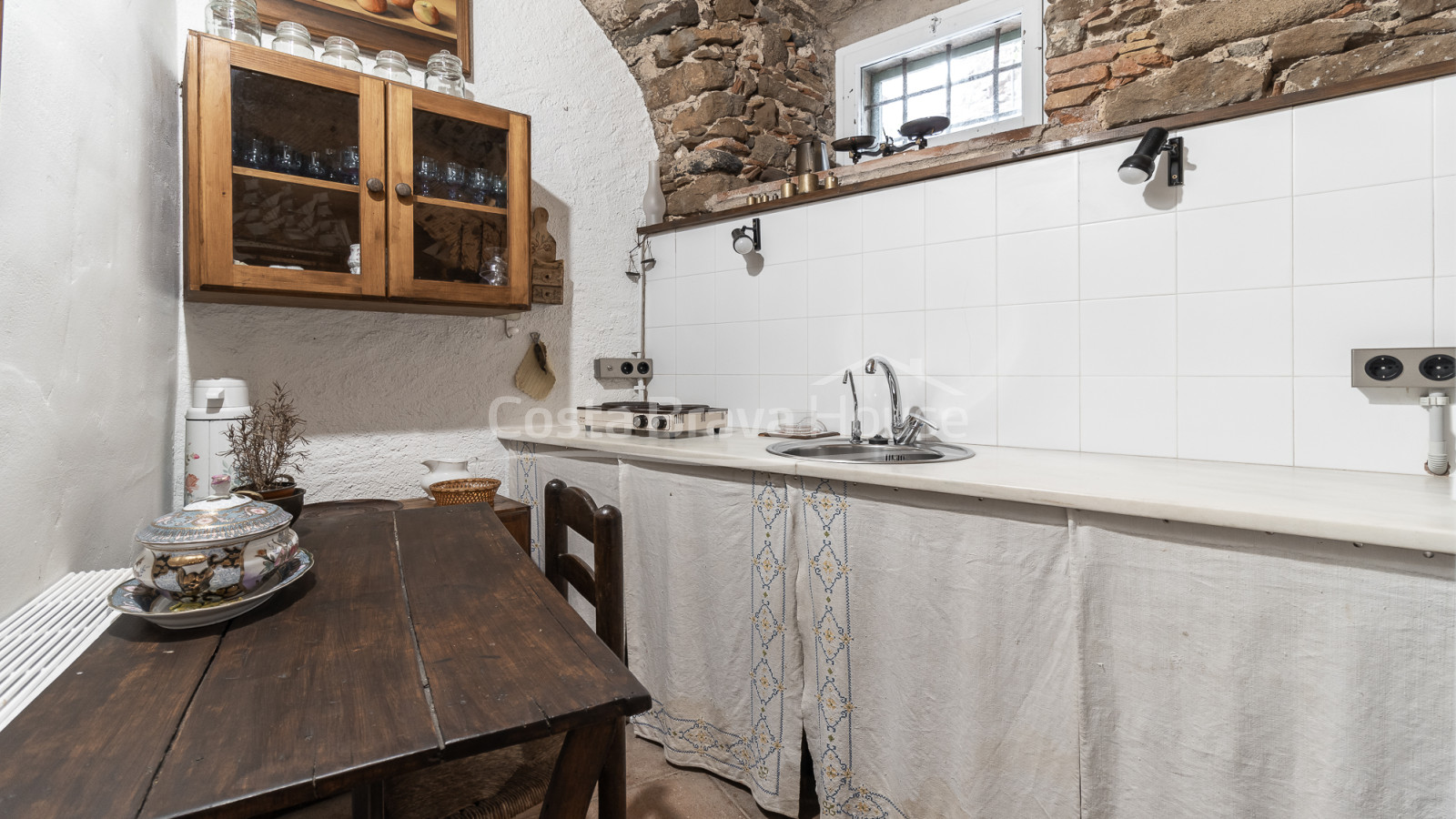 Ancien presbytère rénové dans le centre historique de Rupià, Baix Empordà