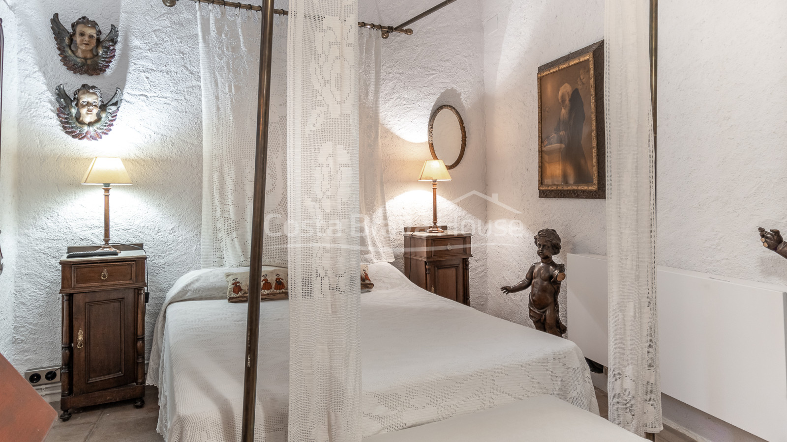 Old renovated rectory in the historic center of Rupià, Baix Empordà