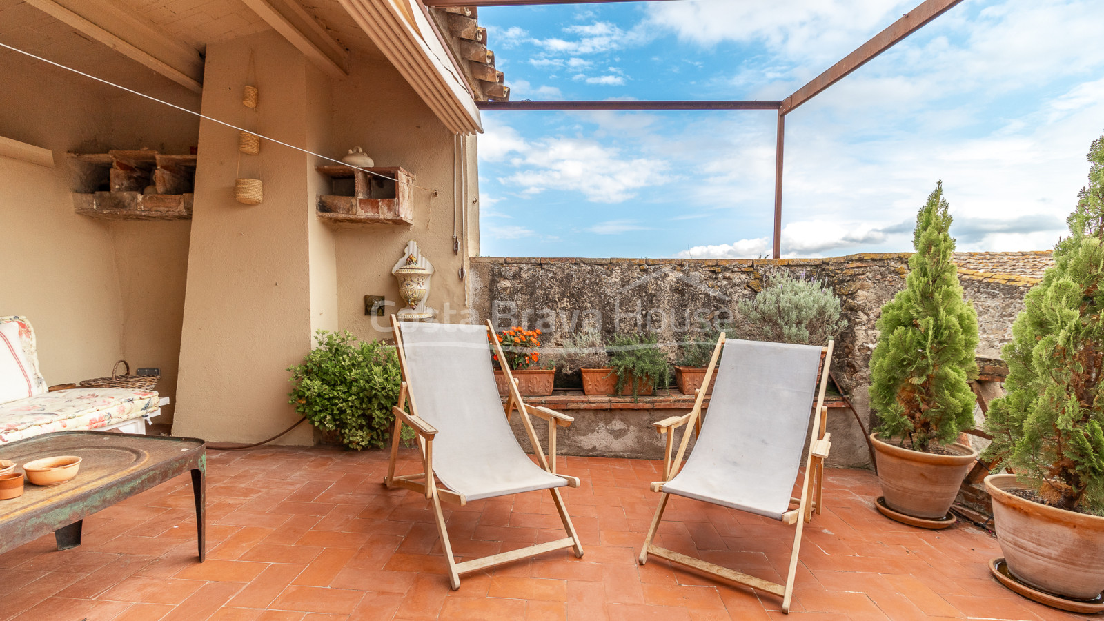 Old renovated rectory in the historic center of Rupià, Baix Empordà