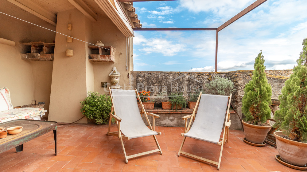 Old renovated rectory in the historic center of Rupià, Baix Empordà