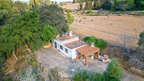 Terreno rústico en Begur con casa a reformar