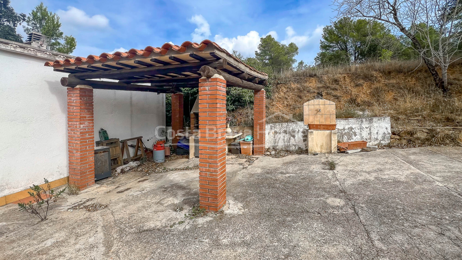 Rustic land in Begur with house to reform