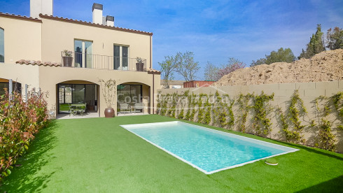 Casa obra nueva en Pals. Piscina privada y jardín