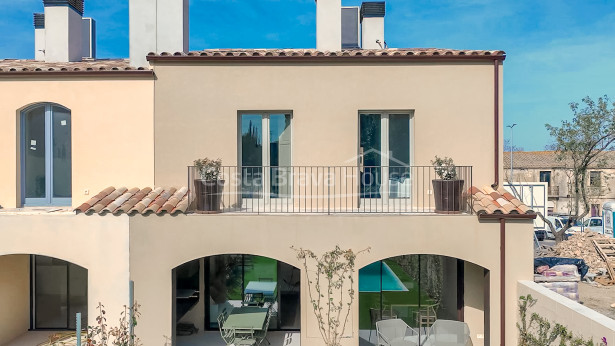 Casa obra nova a Pals. Piscina privada i jardí