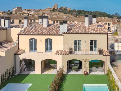 Promotion exclusive de 12 maisons de luxe à Pals, Costa Brava, avec jardin et piscine privée