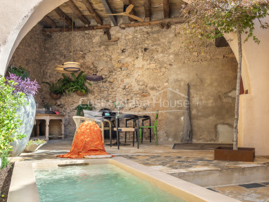 Casa històrica reformada en venda a Ventalló, Alt Empordà, amb piscina, terrassa i acabats de luxe