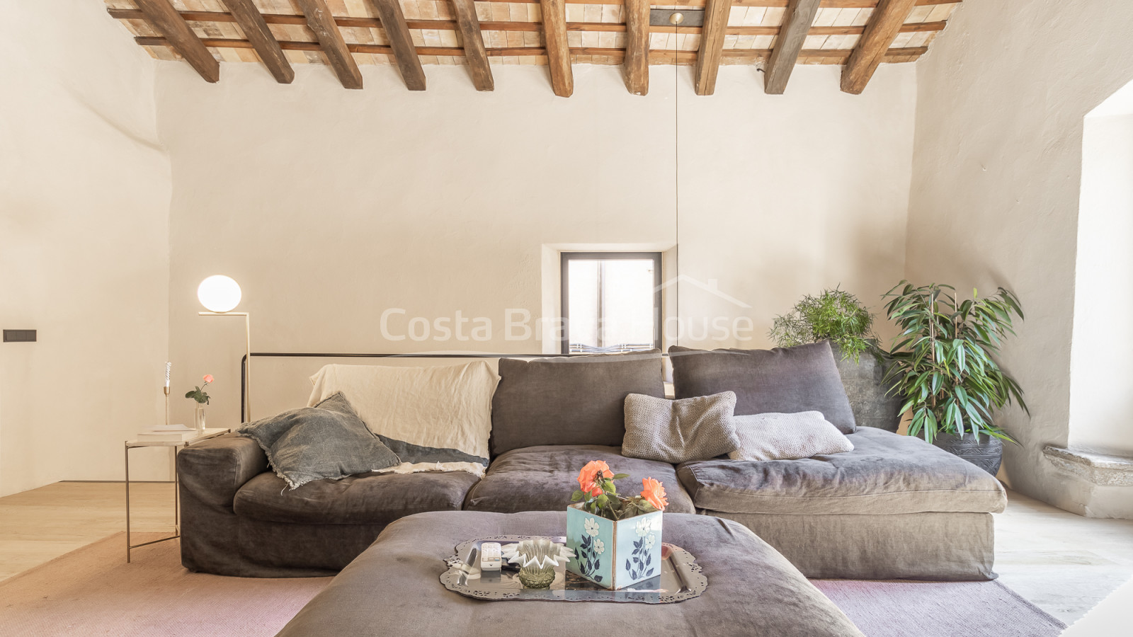 Casa histórica reformada en venta en Ventalló Al Empordà