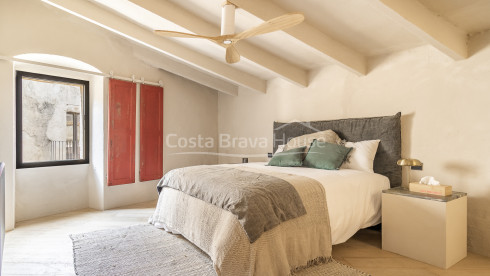 Casa histórica reformada en venta en Ventalló Al Empordà