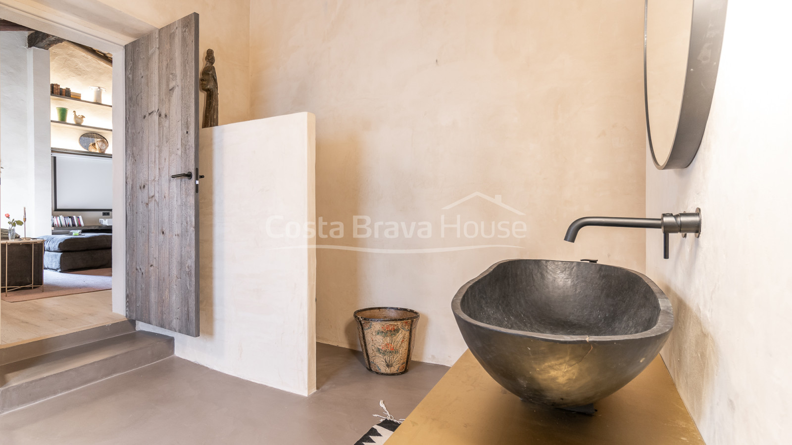 Casa histórica reformada en venta en Ventalló Al Empordà