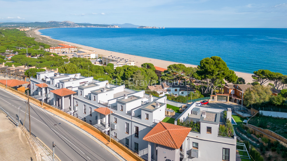 Appartement avec piscine et garage entre Begur Sa Riera et Pals