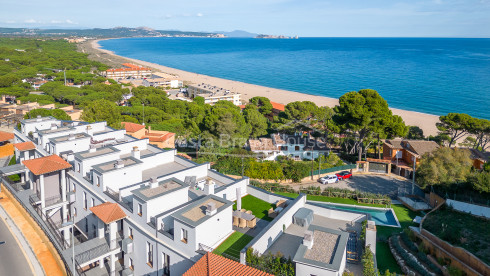 Appartement avec piscine et garage entre Begur Sa Riera et Pals