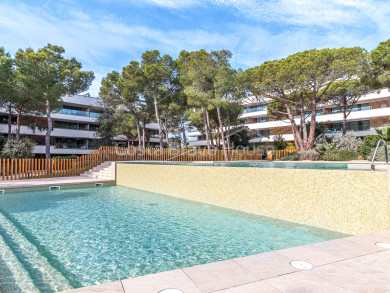 Ático de lujo en venta en La Fosca, Palamós, con solárium privado, terrazas y garaje.