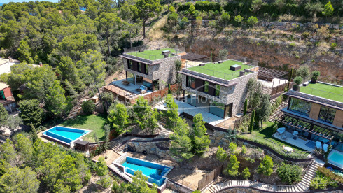 Moderna casa de diseño en venta en Begur Sa Riera, con impresionantes vistas al mar y piscina