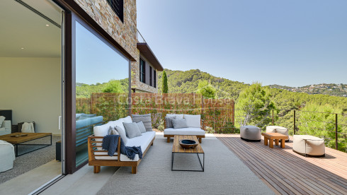 Maison de design moderne à vendre à Begur Sa Riera, avec piscine et vue imprenable sur la mer