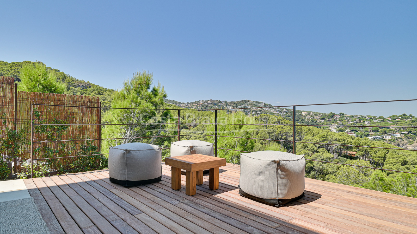 Moderna casa de diseño en venta en Begur Sa Riera, con impresionantes vistas al mar y piscina