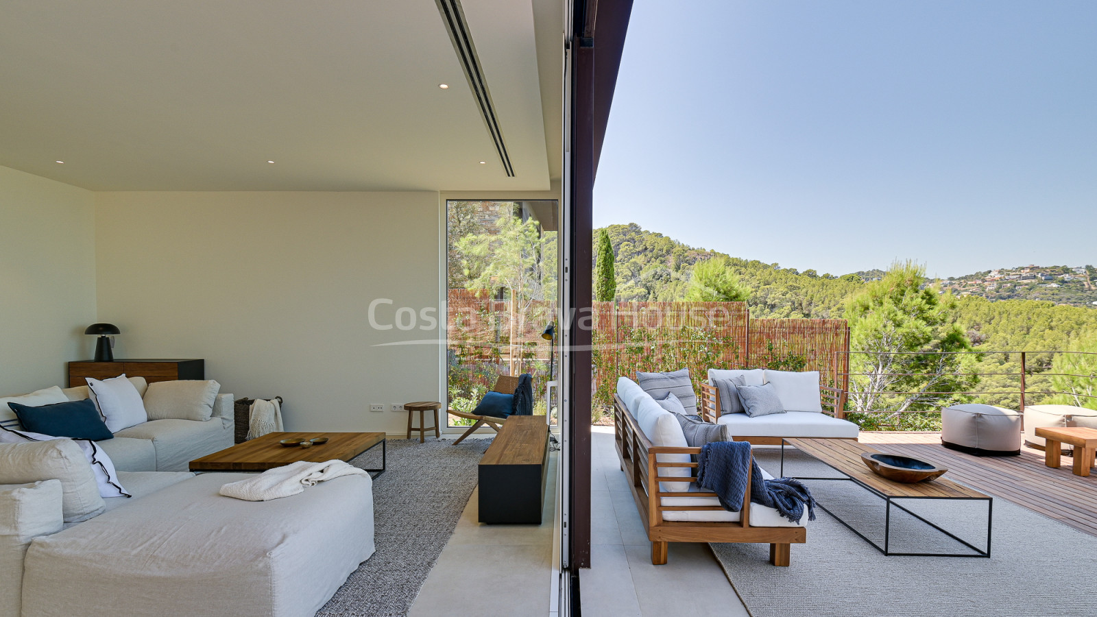 New modern design house for sale in Begur Sa Riera, with swimming pool and impressive sea views