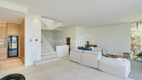 New modern design house for sale in Begur Sa Riera, with swimming pool and impressive sea views