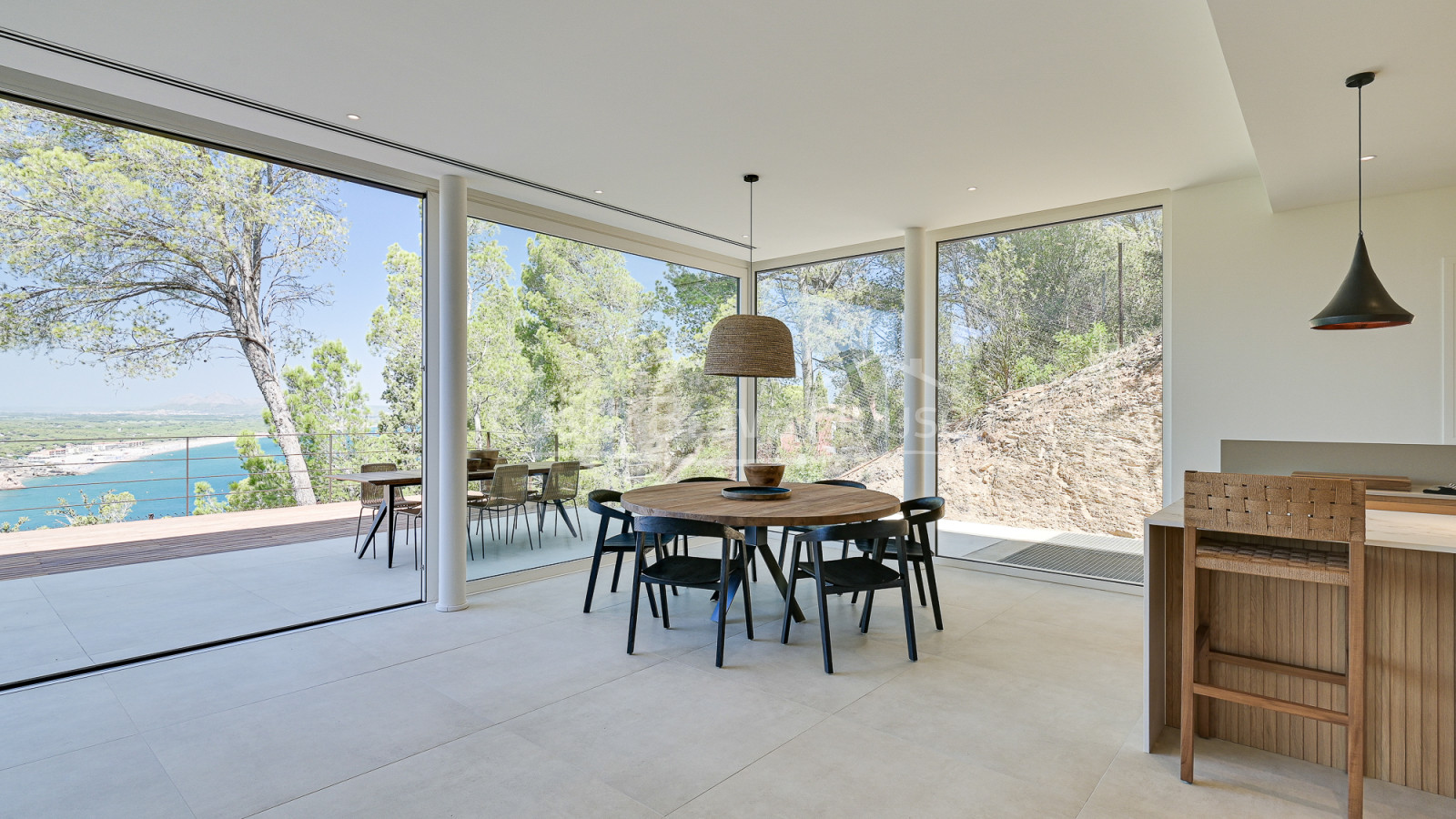 New modern design house for sale in Begur Sa Riera, with swimming pool and impressive sea views