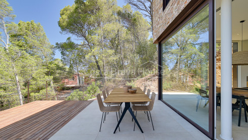 Moderna casa de diseño en venta en Begur Sa Riera, con impresionantes vistas al mar y piscina