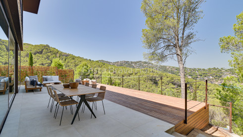 Moderna casa de diseño en venta en Begur Sa Riera, con impresionantes vistas al mar y piscina