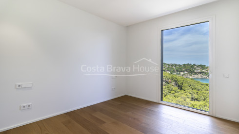 Moderna casa de diseño en venta en Begur Sa Riera, con impresionantes vistas al mar y piscina