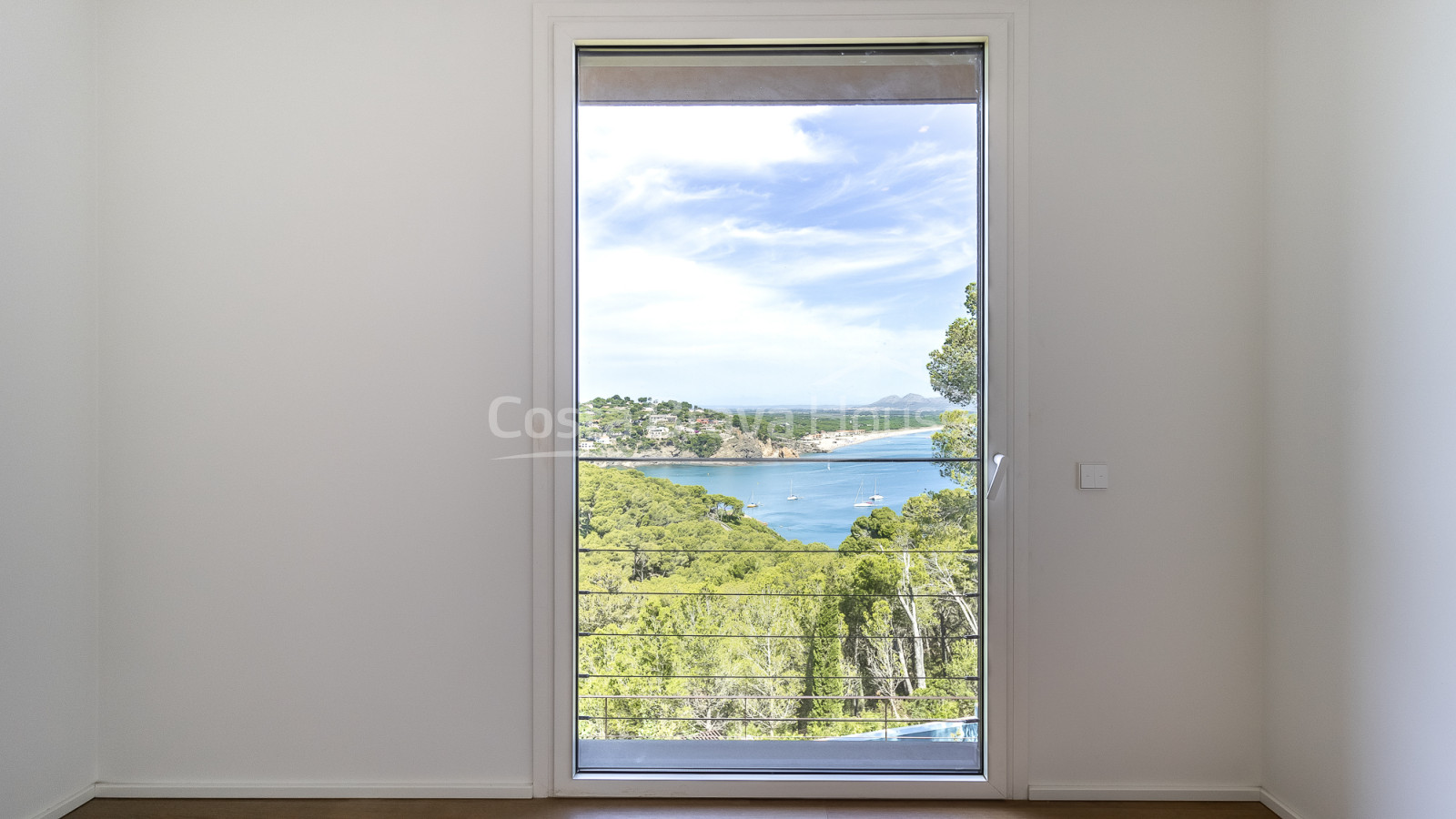 New modern design house for sale in Begur Sa Riera, with swimming pool and impressive sea views