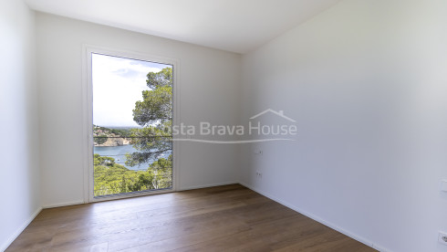 New modern design house for sale in Begur Sa Riera, with swimming pool and impressive sea views