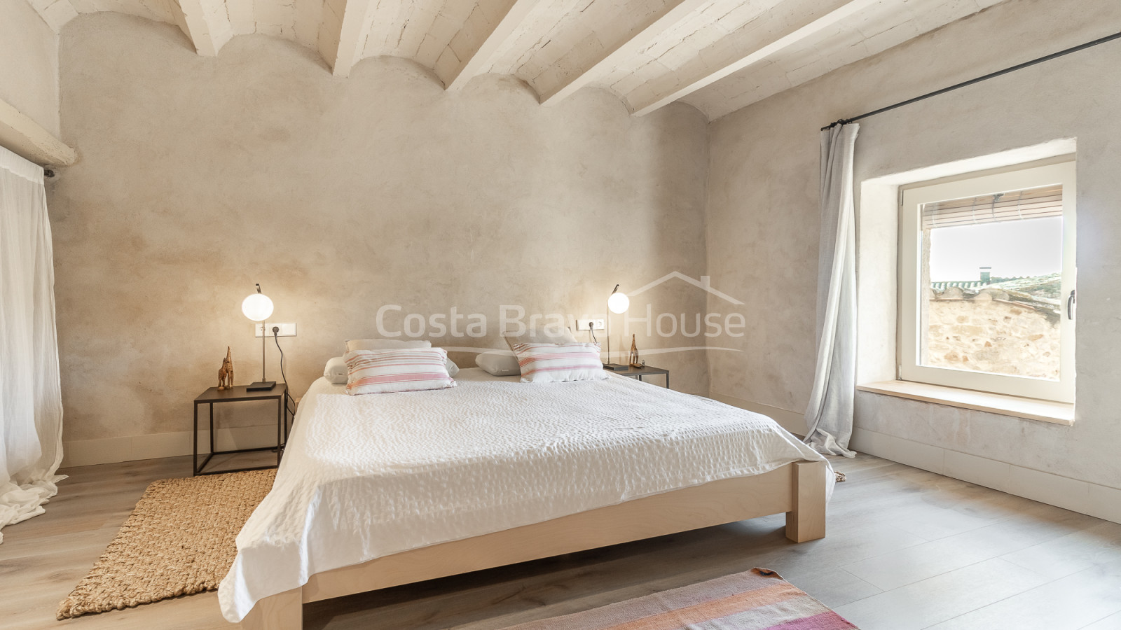 Casa histórica renovada en Pals, Costa Brava