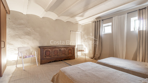 Casa històrica renovada a Pals, Costa Brava