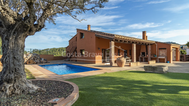 Villa amb piscina i jardí a Residencial Begur, Costa Brava