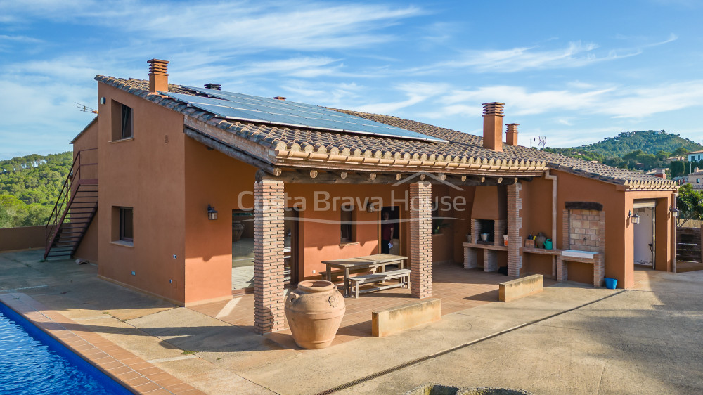 Villa con piscina y jardín en Residencial Begur, Costa Brava