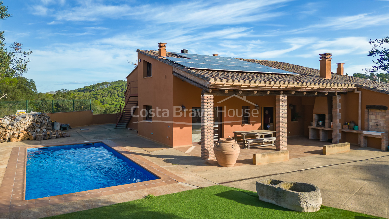 Villa with pool and garden in Residencial Begur, Costa Brava