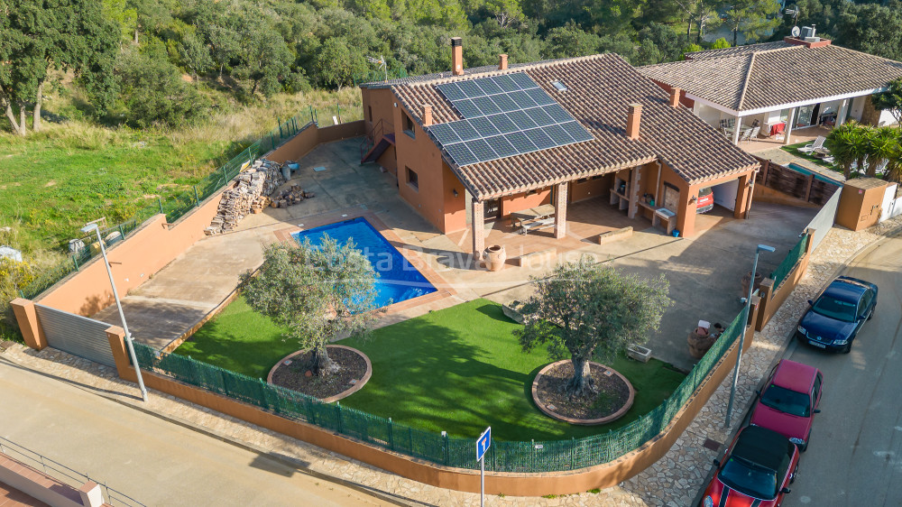 Villa con piscina y jardín en Residencial Begur, Costa Brava