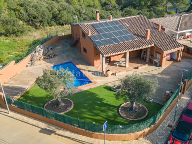 Villa con piscina y jardín en Residencial Begur, Costa Brava, cerca del centro y playas exclusivas