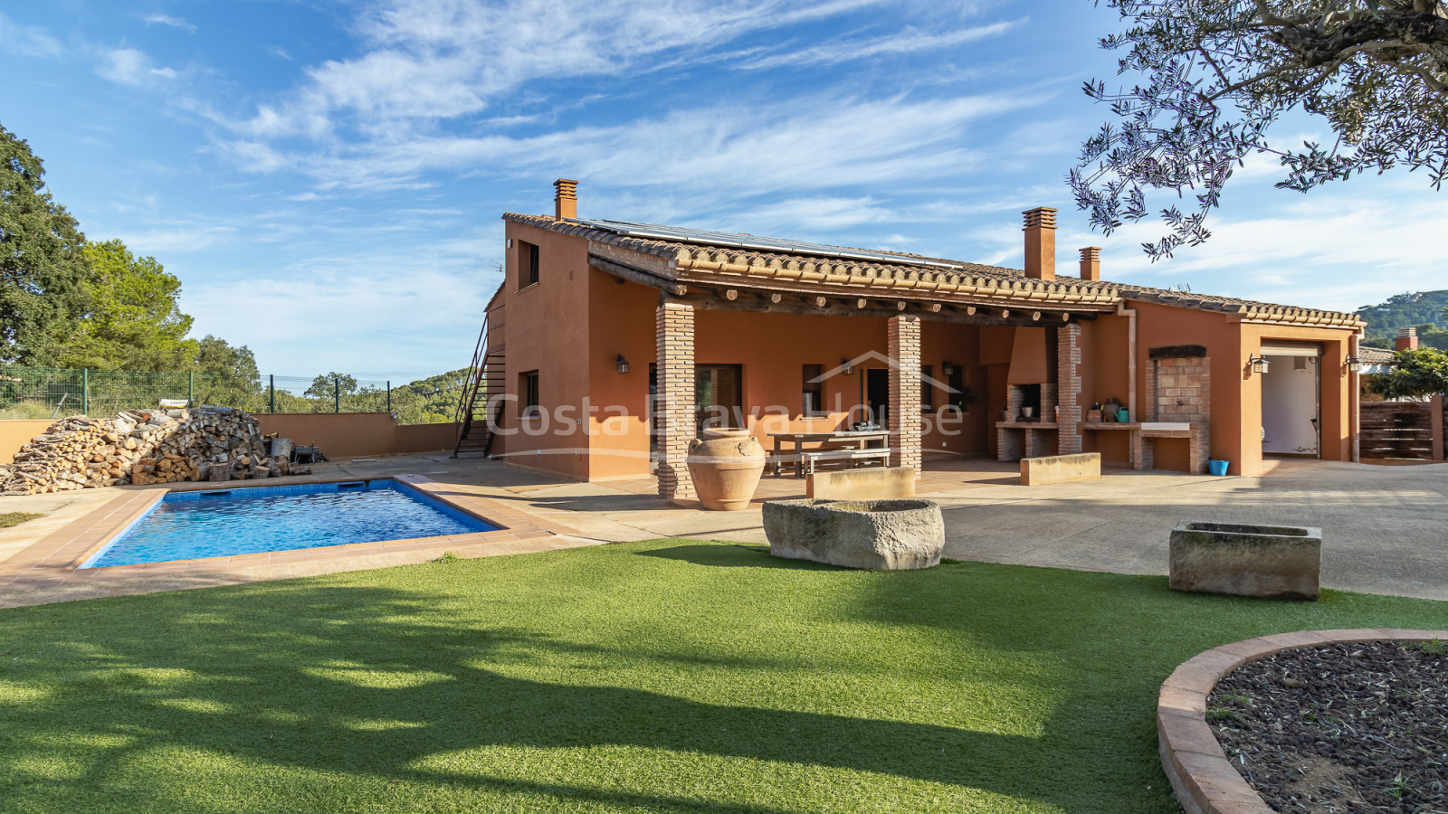 Villa con piscina y jardín en Residencial Begur, Costa Brava