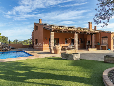 Villa con piscina y jardín en Residencial Begur, Costa Brava, cerca del centro y playas exclusivas