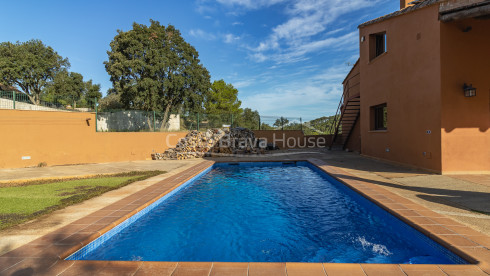 Villa amb piscina i jardí a Residencial Begur, Costa Brava