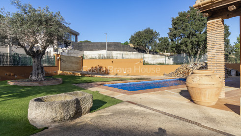 Villa with pool and garden in Residencial Begur, Costa Brava