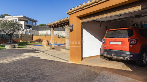 Villa con piscina y jardín en Residencial Begur, Costa Brava