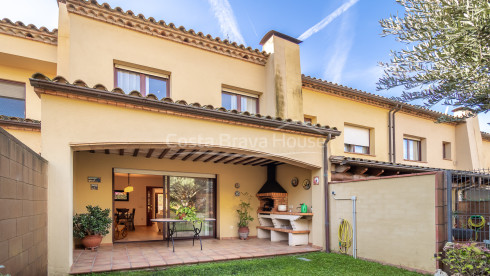 Maison jumelée au centre de Palafrugell, avec jardin et garage