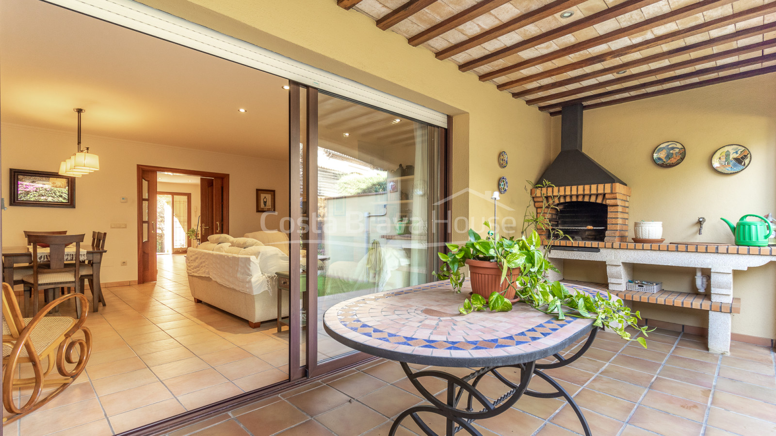 Terraced house in the centre of Palafrugell, with garden and garage