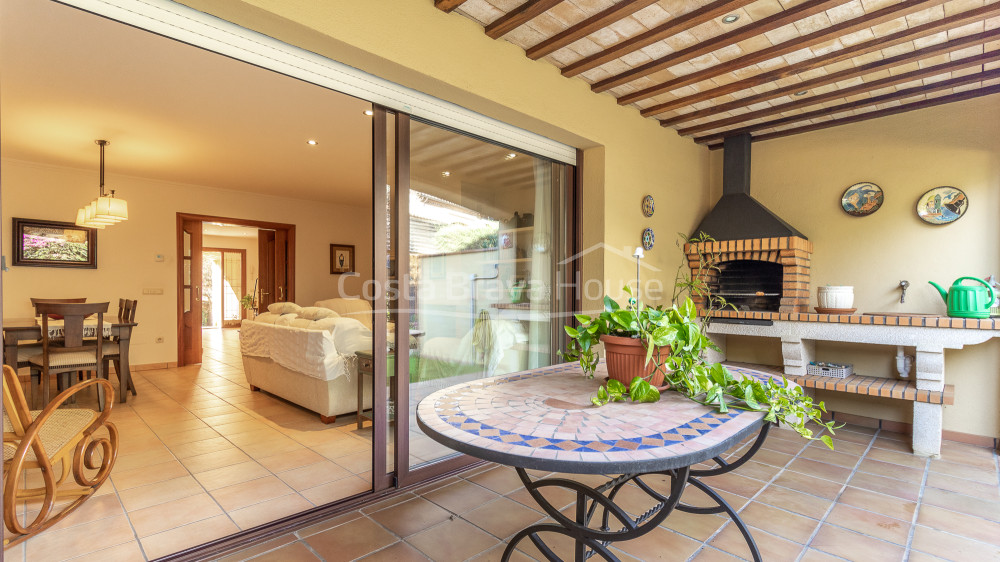 Terraced house in the centre of Palafrugell, with garden and garage