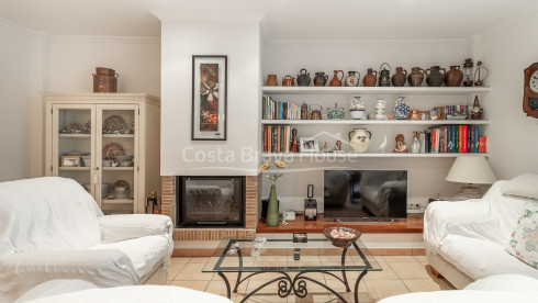 Terraced house in the centre of Palafrugell, with garden and garage