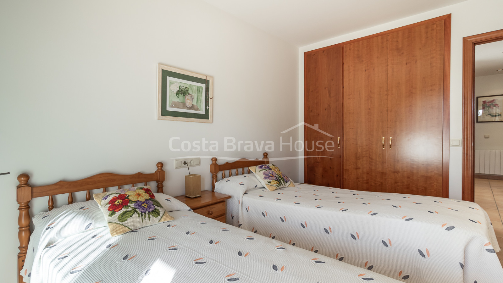 Casa adossada a Palafrugell centro, amb jardí i garatge