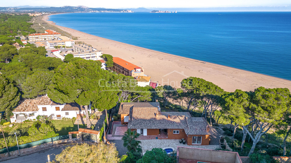 Vila de luxe davant del mar a Begur, Costa Brava