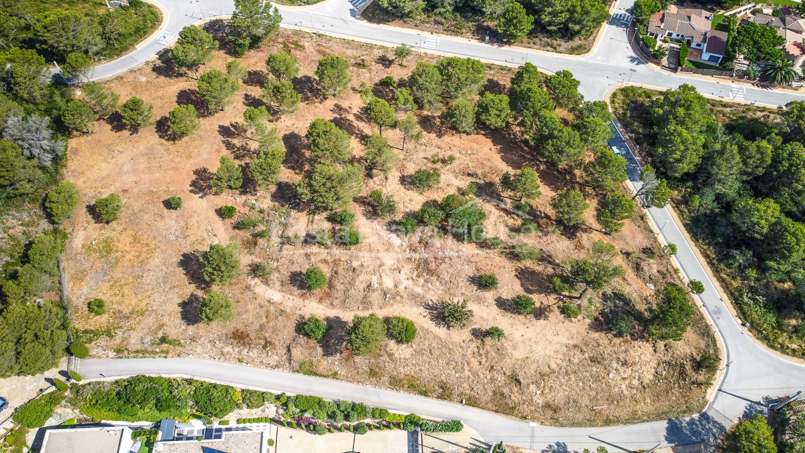 Parcela con vistas al mar y orientación sudeste en venta en Begur